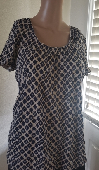 Nicole Miller M elastic scoopneck & arm hems diamond pattern top - Picture 2 of 7